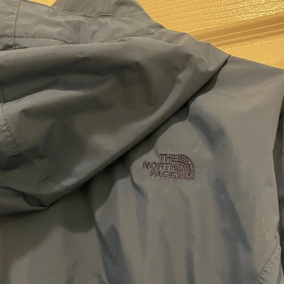 The North Face Blue Outdoor Jacket. - Picture 8 of 12